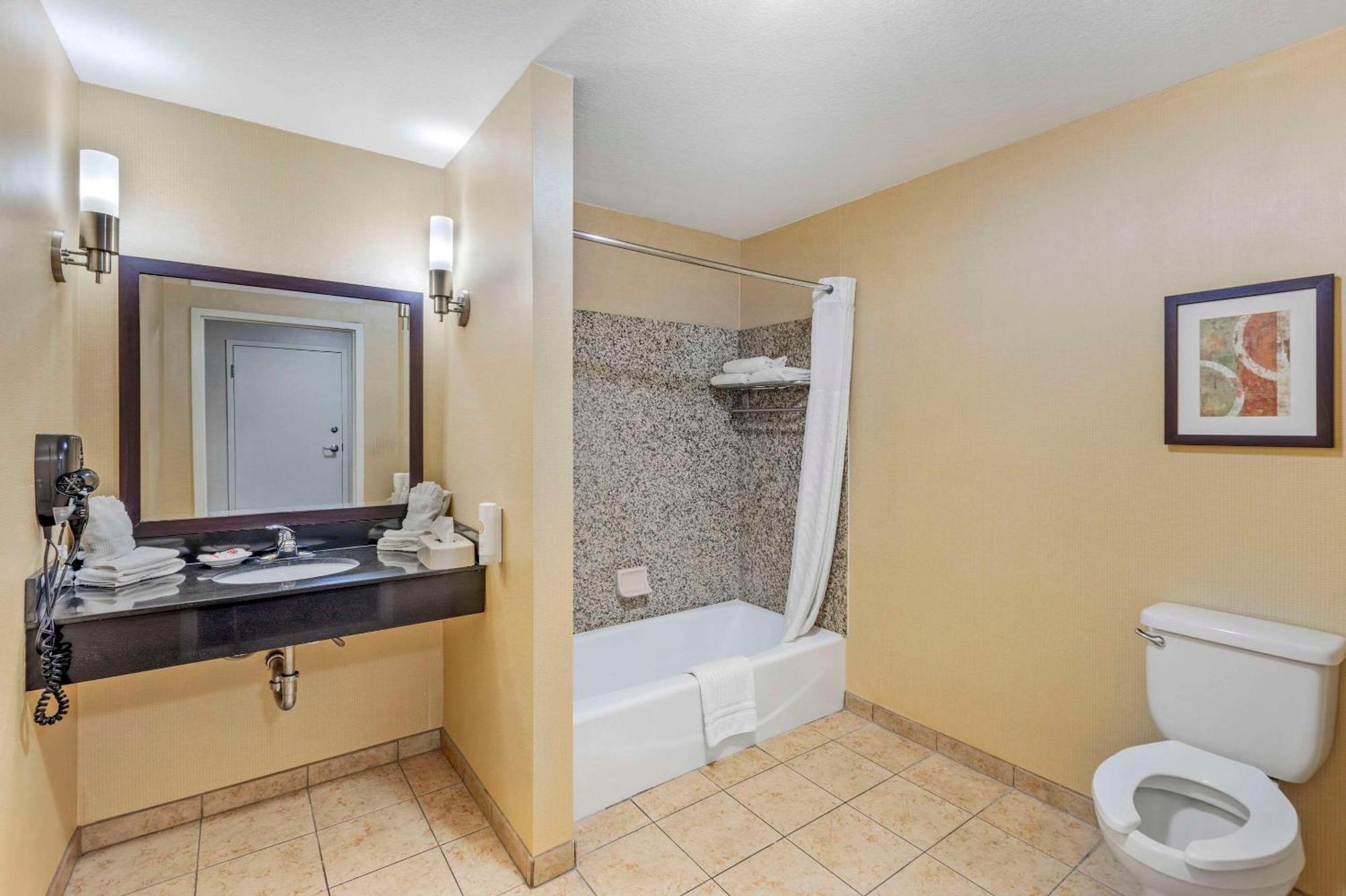Comfort Suites Блайт Экстерьер фото