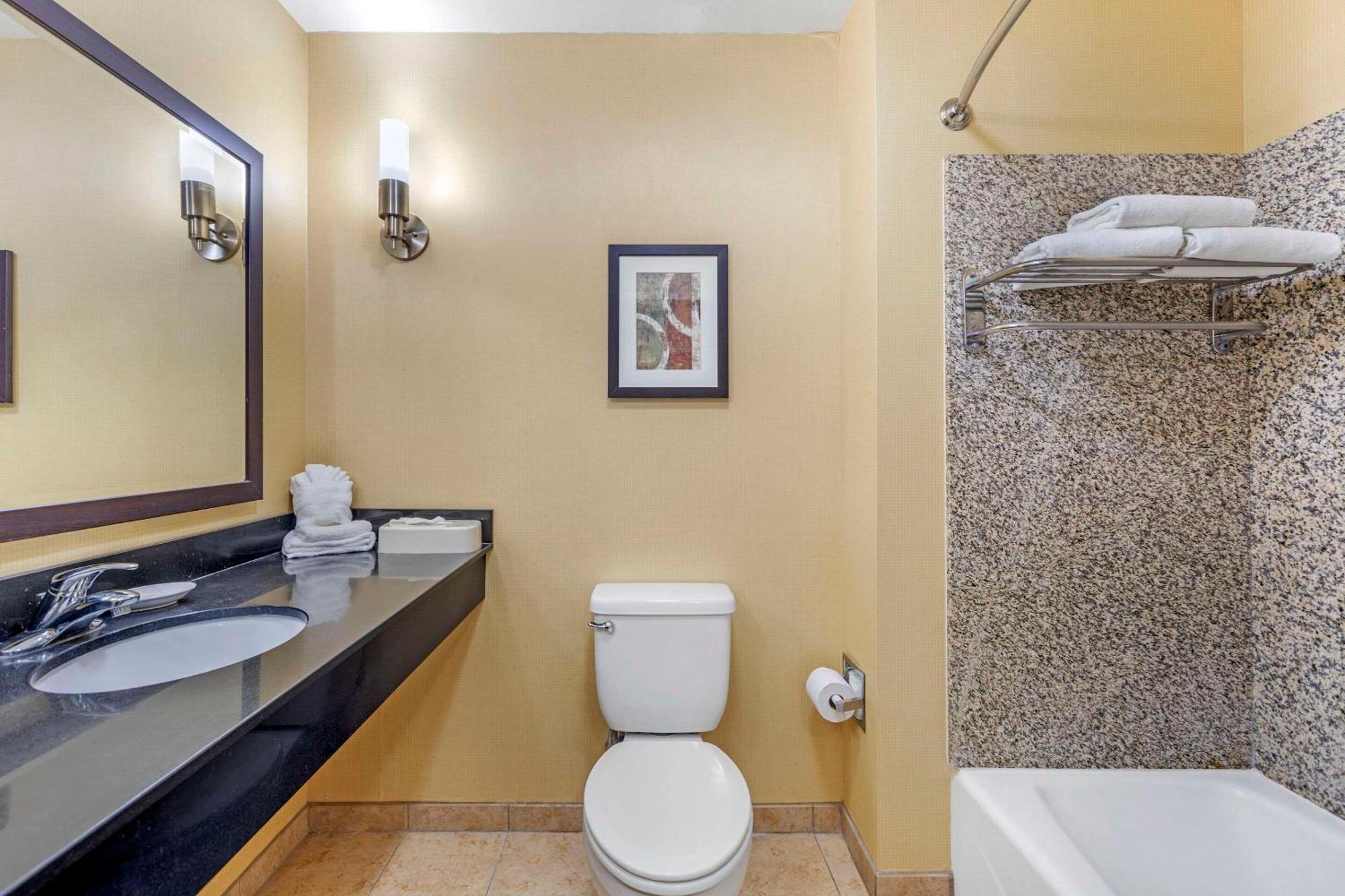 Comfort Suites Блайт Экстерьер фото